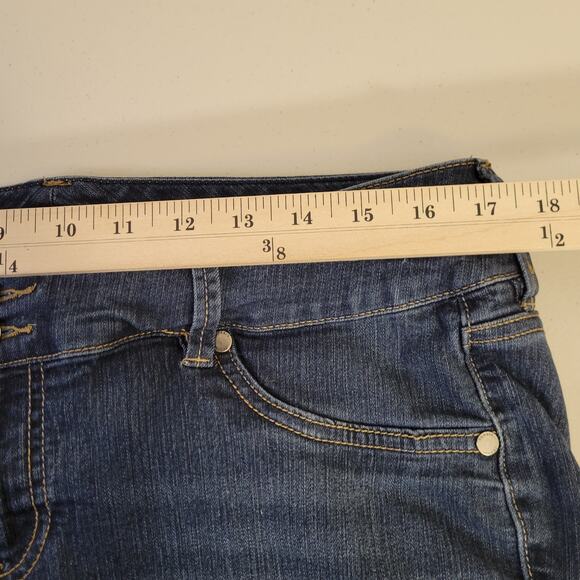 Torrid Blue Denim Shorts Women's Size 16 Button and Zip Front Pockets - Picture 7 of 10